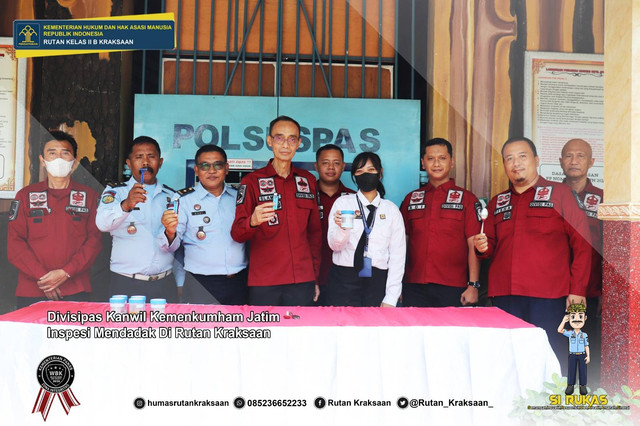 Satops Patnal Kanwil Kemenkumham Jatim bersama pejabat struktural Rutan Kraksaan. (Humas Rutan Kraksaan)
