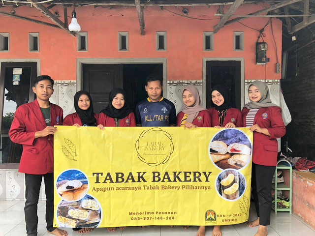 foto dokumentasi/ foto bersama pemilik UMKM di sebani