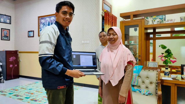 Optimalkan Perizinan, Mahasiswa KKN Tim 1 UNDIP Daftarkan Legalitas UMK