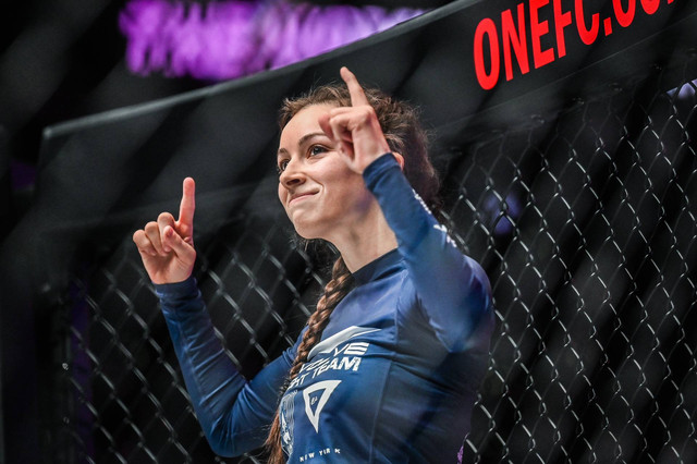 Danielle Kelly akan menghadapi Ayaka Miura dalam laga submission grappling di ONE Fight Night 7 pada Sabtu (25/2/2023). Foto: ONE Championship