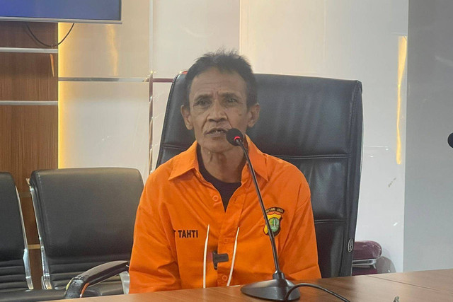 Wowon Erawan alias Aki saat dihadirkan konpers di Polda Metro Jaya, Kamis (2/2/2023).
 Foto: Ananta Erlangga/kumparan