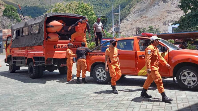 Personel SAR Jayapura yang diberangkatkan ke Mamberamo Raya. Foto: SAR Jayapura