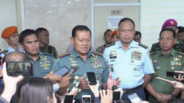 Panglima TNI Laksamana TNI Yudo Margono usai mengikuti rapat kerja bersama Komisi I DPR di Kompleks Parlemen, Senayan, Jakarta, Kamis (2/2/2023).  Foto: Puspen TNI