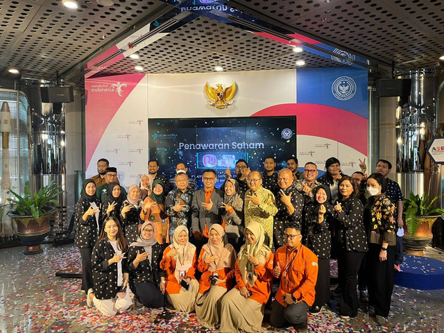 Foto bersama usai launching penawaran saham PT D’Mamam Sehatin Indonesia. dok