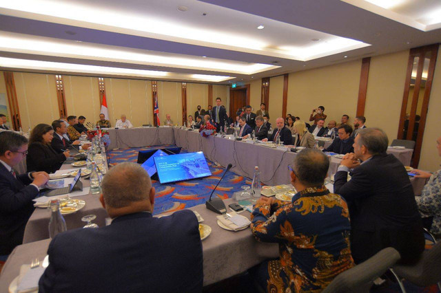 Menteri Ekspor Inggris Andrew Bowie bertemu Direksi PT MRT Jakarta. Foto: Dok. MRT Jakarta