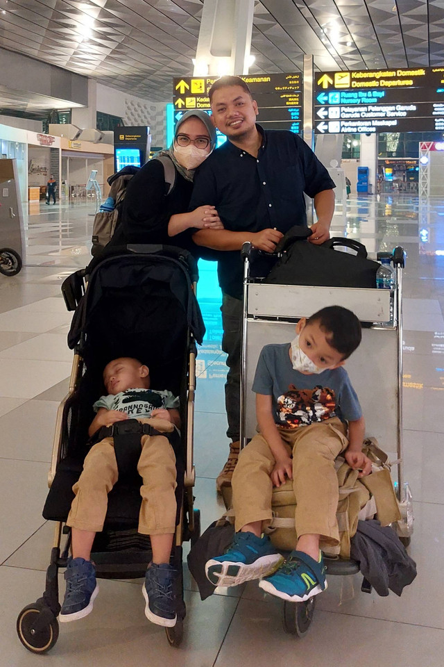 Nusanti Larasati bersama keluarga selama menjalani LDM. Foto: Dok. Pribadi
