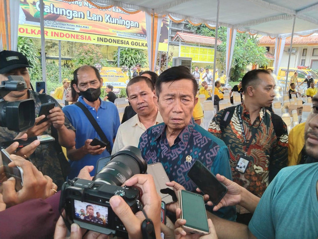 Mantan Gubernur Bali Made Mangku Pastika - KAD