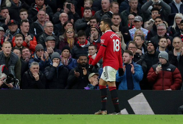 Casemiro usai dikartu merah saat laga Manchester United vs Crystal Palace dalam lanjutan Liga Inggris 2022/23 di Old Trafford, Manchester, Inggris, 4 Februari 2023. Foto: REUTERS/Phil Noble