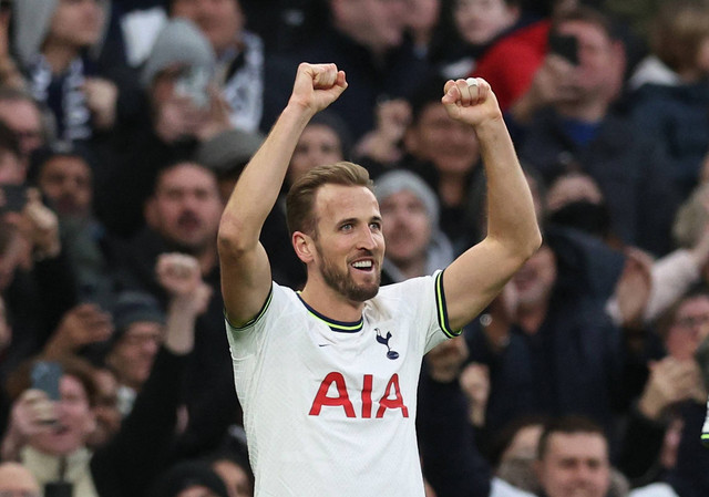 Harry Kane mencetak gol saat laga Tottenham Hotspur vs Manchester City dalam pekan ke-22 Liga Inggris 2022/23 di Tottenham Hotspur Stadium, London, 5 Februari 2023. Foto: REUTERS/David Klein