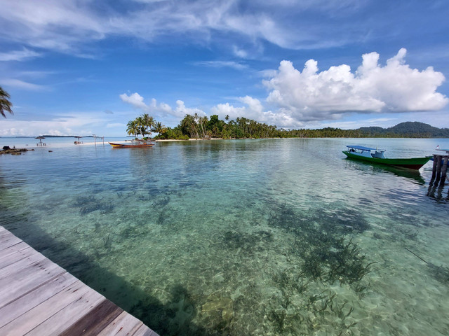 Sumber: Pulau Banyak Barat, Aceh Singkil, Aceh [source: Dok Pribadi]