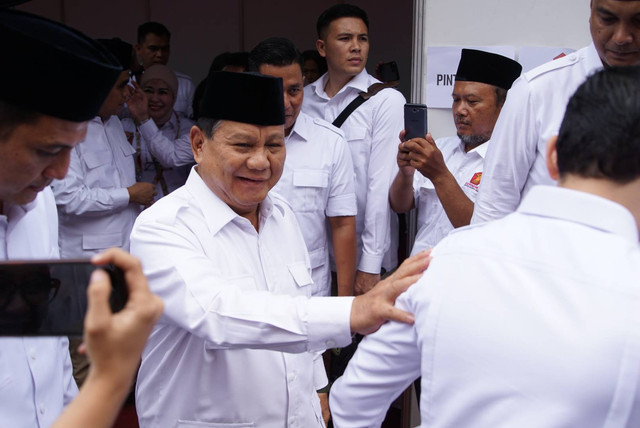 Ketua Umum Partai Gerindra Prabowo Subianto saat datang ke acara HUT Partai Gerindra ke-15 di Kantor DPP Partai Gerindra, Ragunan, Jakarta Selatan pada Senin (6/1). 
 Foto: Iqbal Firdaus/kumparan