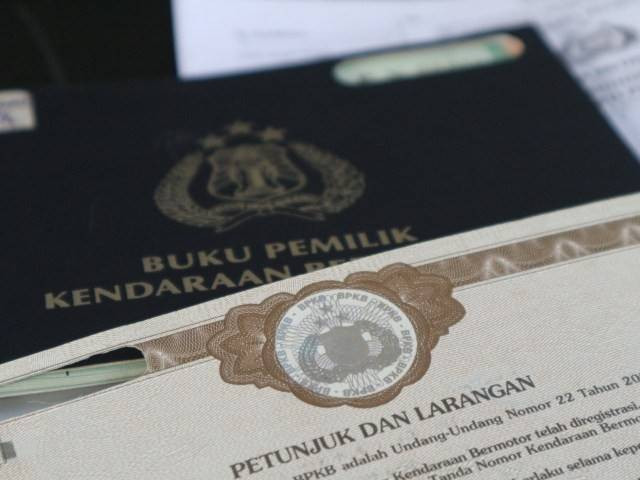 Baya ganti warna motor di STNK dan BPKB 2023. Foto: Ghulam Muhammad Nayazr