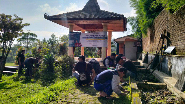 kerja bakti bersama pemuda desa ledug