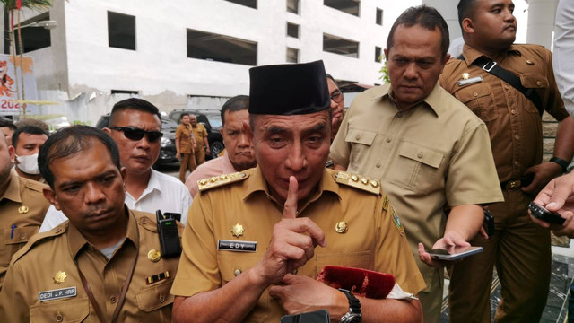 Gubernur Sumut Edy Rahmayadi memarahi massa bupati Paluta. Foto: Dok. Istimewa