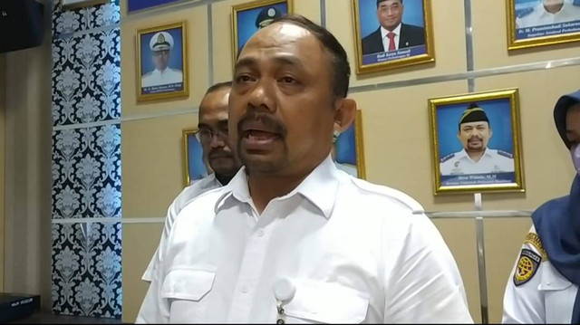 Direktur Politeknik Perkapalan (Poltekpel) Surabaya, Heru Widada angkat bicara soal mahasiswa meninggal diduga akibat dianiaya seniornya, Senin (6/2/2023). Foto: Dok. Istimewa