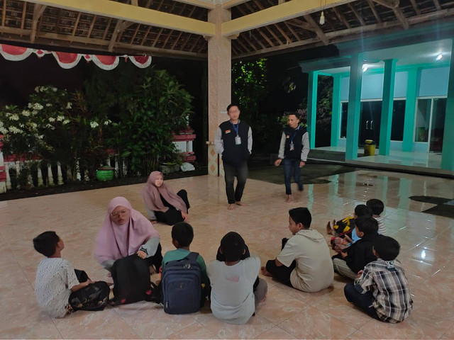 Tumbuhkan Minat Belajar Anak-anak, Tim KKN-P Umsida Adakan Program Bimbel