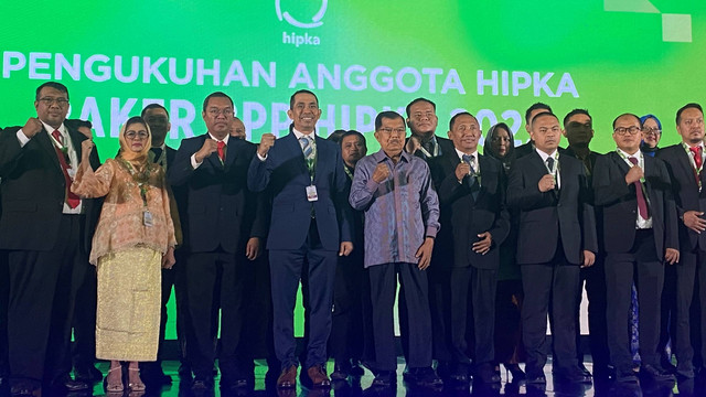 Ketua Dewan Penasehat BPP Himpunan Pengusaha KAHMI (HIPKA) Jusuf Kalla melantik sejumlah pejabat BPP HIPKA di Jakarta, Selasa (8/2/2023). Foto: Alfadillah/kumparan