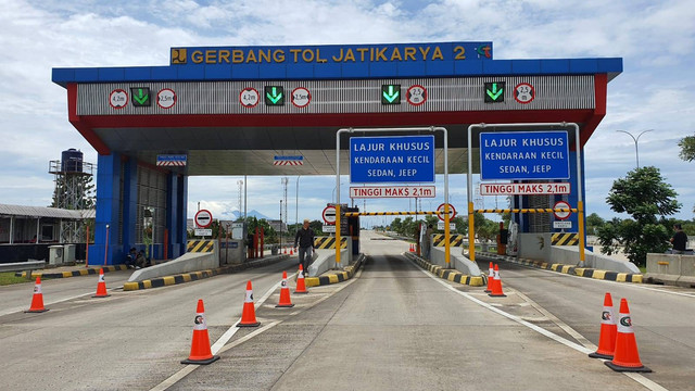 Kondisi Tol Jatikarya Cimanggis - Cibitung, Rabu (8/2/2023) sore. Foto: Rinjani Meisa/kumparan