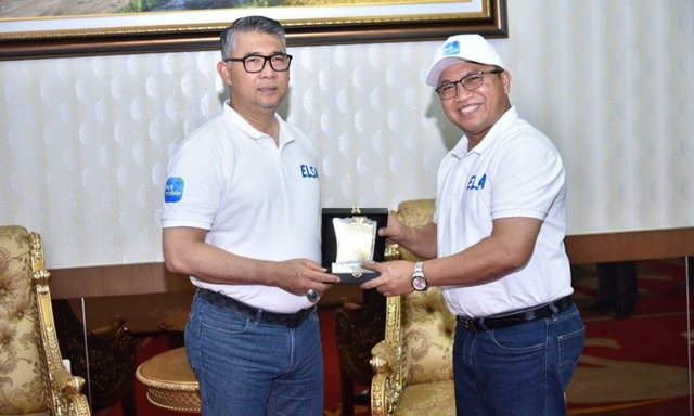 Wali Kota Jambi, Syarif Fasha bersama General Manager UID S2JB, Amris Adnan. Foto: dok PLN UP3 Jambi