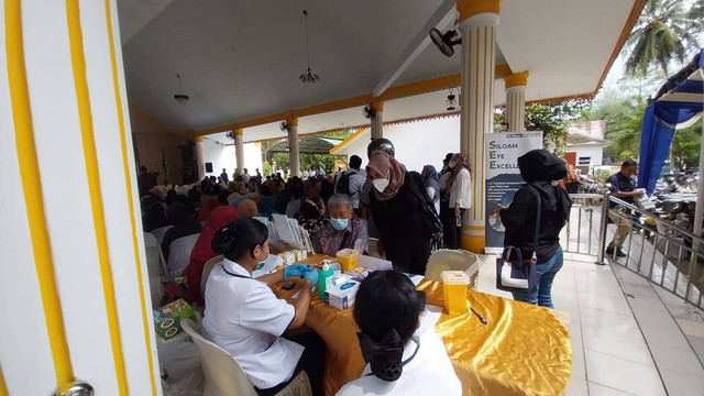 Pemberian bantuan dan pengecekan kesehatan oleh pihak RS Siloam Dhirga Surya/Ist