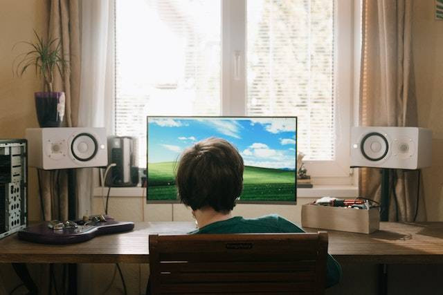 Ilustrasi cara instal Windows XP lewat flashdisk. Foto: Pexels.com/cottonbro studio