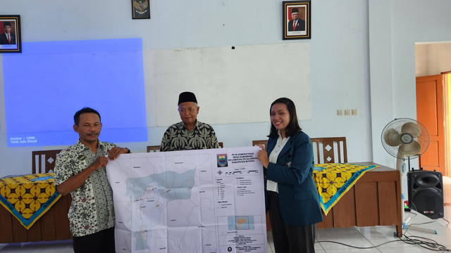 Batang, (09/02/2023), mahasiswa KKN Undip membuat Peta Desa Gumawang, Kecamatan Pecalungan, Kabupaten Batang
