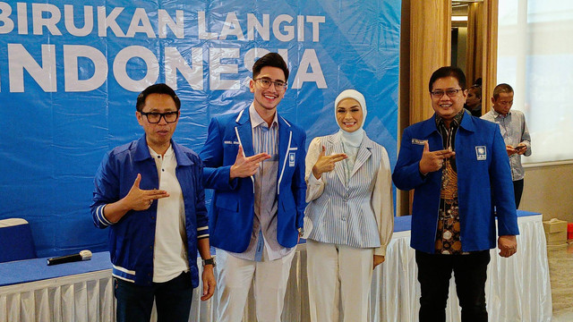 Verrel Bramasta kenakan Jaket PAN, Kamis (2/9/2023). Foto: Aprilandika Pratama/kumparan
