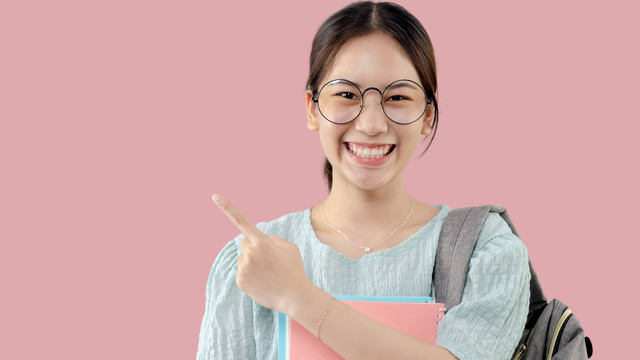 Ilustrasi perempuan berpikir. Foto: Ronnachai Palas/Shutterstock