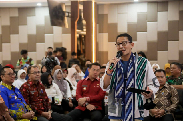 Menparekraf Sandiaga Uno saat menjadi pembicara dalam Pelatihan Pelaku Ekonomi Kreatif Bagi Pemula di Pontianak, Kalimantan Barat, Kamis (9/2/23). Foto: Dok. Istimewa