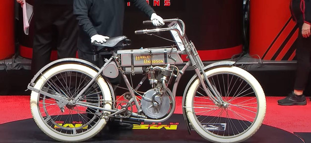 Wujud motor klasik Harley-Davidson Strap Tank 1908 yang laku Rp 14 miliaran. Foto: Mecum Auction