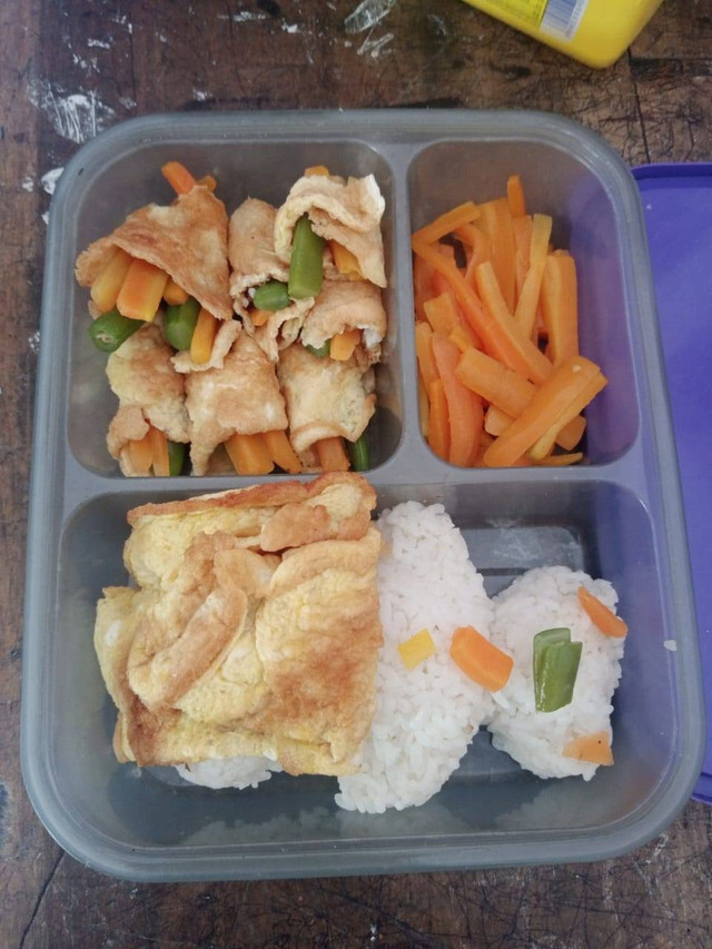 Kreasi bento antara mahasiswa KKN Undip dan siswa SD Negeri 1 Sudimoro