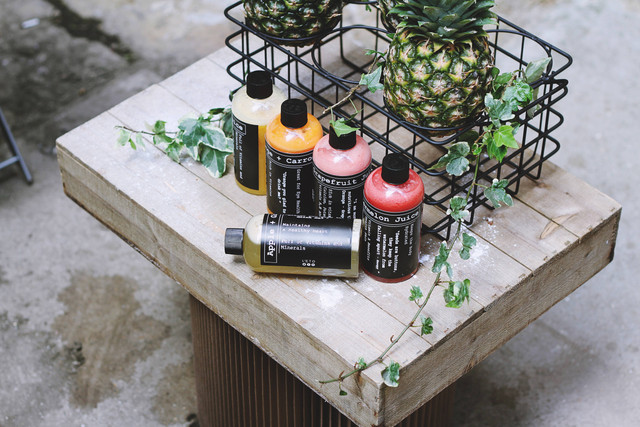  Caption untuk Promosi Produk , Foto/Unsplash/Toa Heftiba