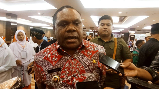 Bupati Manokwari, Hermus Indou