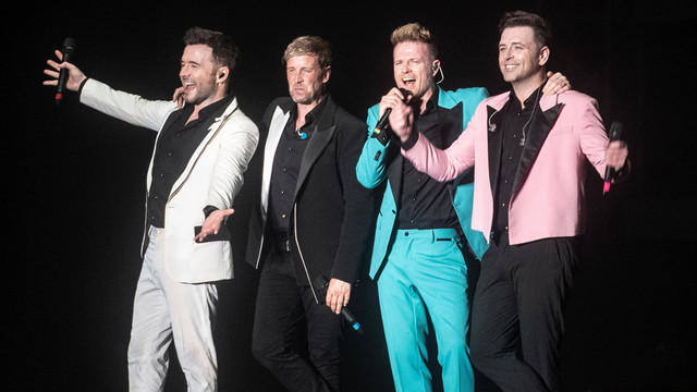 Grup boyband Westlife tampil pada konsernya yang bertajuk Westlife The Wild Dreams Tour 2023 di Stadion Madya GBK, Jakarta, Sabtu (11/2/2023). Foto: Muhammad Adimaja/Antara Foto