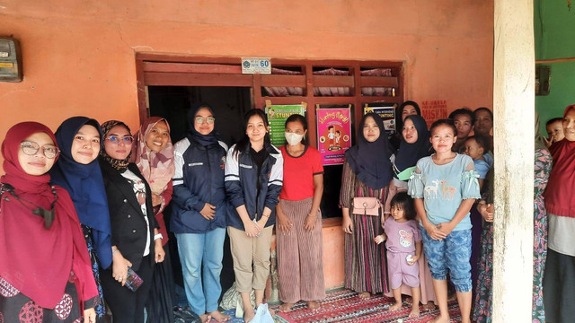 Dokumentasi Bersama Ibu-Ibu Anggota PKH Desa Kluwut (Dokumentasi Pribadi)