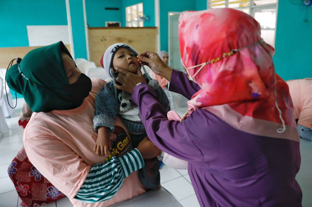 Relawan Ganjar Pranowo di Provinsi Banten melakukan program pencegahan stunting di Desa Lengkong Kulon, Pagedangan, Tangerang, Banten, Minggu (12/2).  Foto: Dok. Istimewa