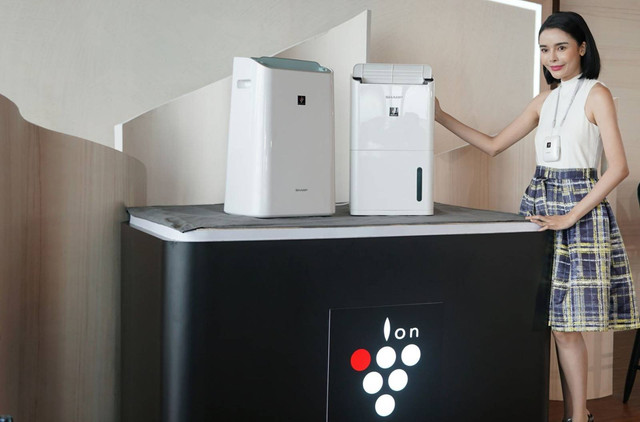 Sharp Dehumidifier untuk mengurangi kelembapan udara. Foto: Sharp Indonesia