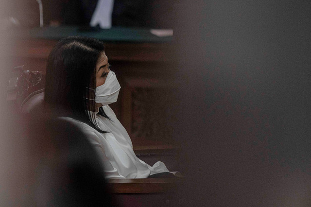 Terdakwa kasus pembunuhan berencana terhadap Brigadir Yosua, Putri Candrawathi tiba untuk menjalani sidang putusan di Pengadilan Negeri Jakarta Selatan, Jakarta, Senin (13/2/2023). Foto: Aprilio Akbar/ANTARA FOTO
