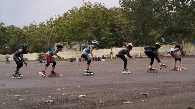 Atlet sepatu roda yang Gunungkidul yang berlatih di Pasar Sapi. Foto: erfanto/Tugu Jogja