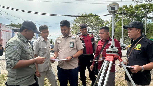 Ketua MS Jantho, M Redha Valevi memimpin eksekusi harta warisan. Foto-foto: MS Jantho 