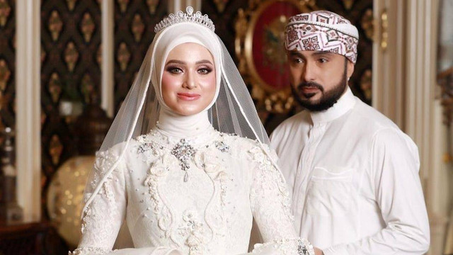 Rizal Djibran dan istrinya, Sarah. Foto: Instagram/@rizaldjibran_