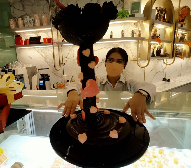 Dessert cokelat olahan Chef Pastry Yulius Satrio Aji dari JW Marriott Surabaya. Foto: Masruroh/Basra