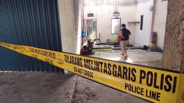 Rumah milik korban Idris Makainginang yang diduga dibakar oleh oknum tak bertanggung jawab.
