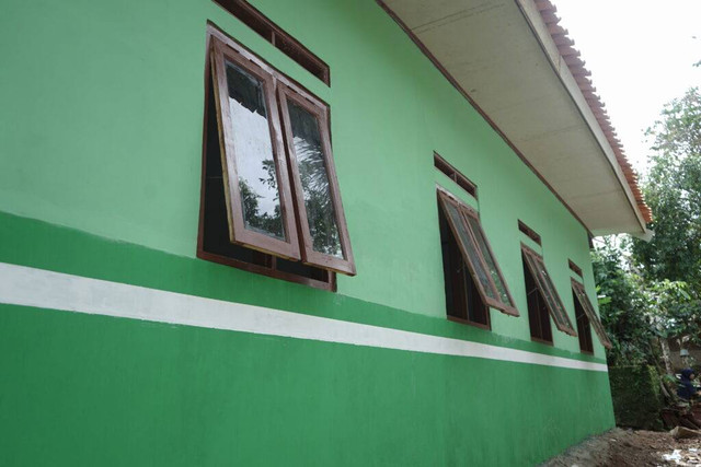 Dompet Dhuafa bersama PT Mount Scopus Indonesia (The Harvest) menggelar peresmian renovasi gedung sekolah MI Darul Ilmi Cikalong yang berlokasi di Desa Cikalong, Kecamatan Cibitung, Kabupaten Pandeglang, Banten, pada Selasa (7/2/2023).