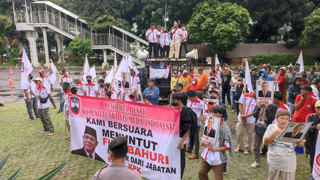 Aliansi masyarakat yang mengatasnamakan KAMI demo di depan KPK, Jakarta, Rabu (15/2/2023).  Foto: Dok. Istimewa