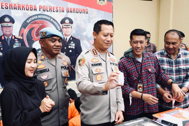 Pers rilis kasus narkoba di Mapolresta Bandung pada Rabu (15/2). Foto: Dok. Istimewa