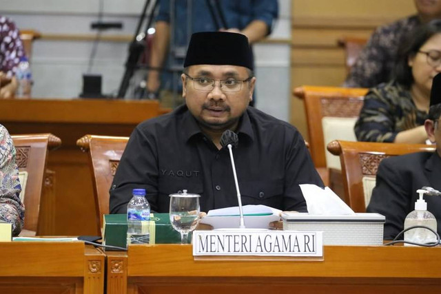 Menteri Agama Yaqut Cholil Qoumas di Komisi VIII DPR. Foto: Kemenag RI