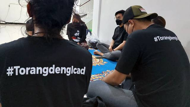 Teman-teman dari Bharada Richard Eliezer saat menggelar doa bersama sebagai bentuk dukungan.