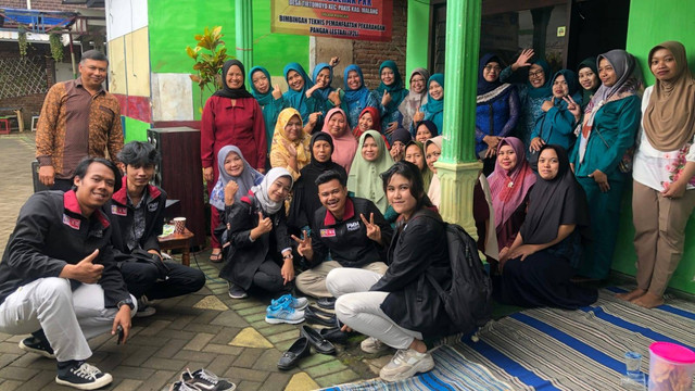 Mahasiswa PMM UMM bersama TIM PENGGERAK PKK Desa Tirtomoyo