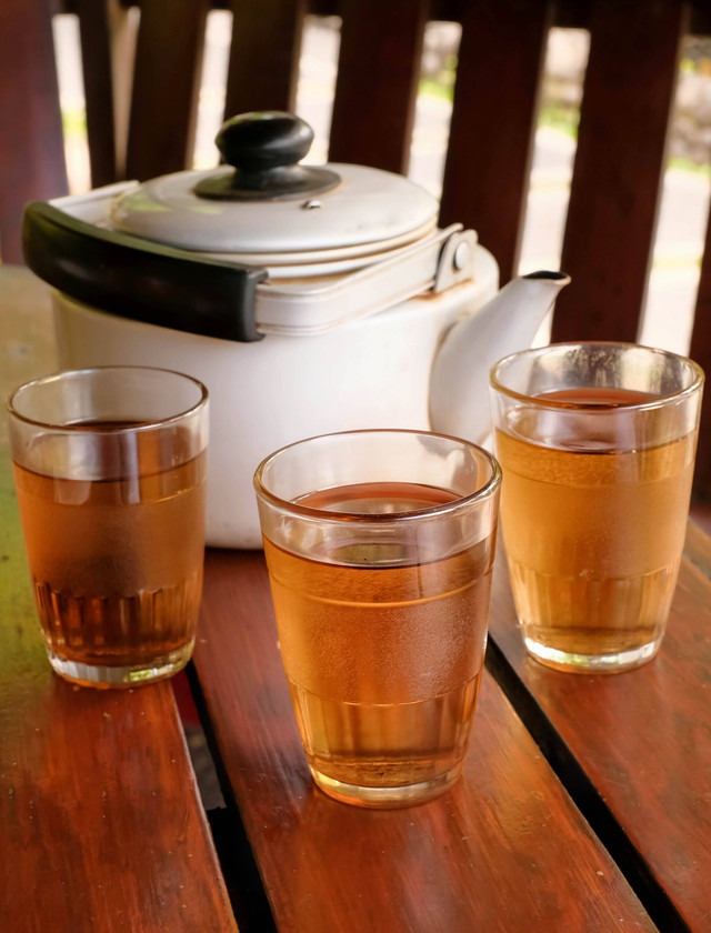 Ilustrasi teh tawar panas. Foto: Syanti Ekasari/Shutterstock